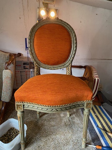 Tapisserie fauteuil orange